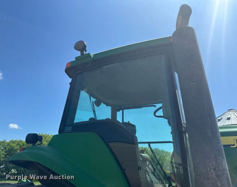 image for item EB2690 2004 John Deere 8520T tractor