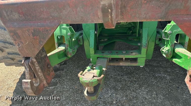 image for item EB2690 2004 John Deere 8520T tractor