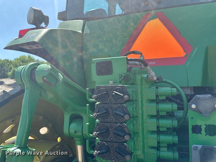 image for item EB2690 2004 John Deere 8520T tractor