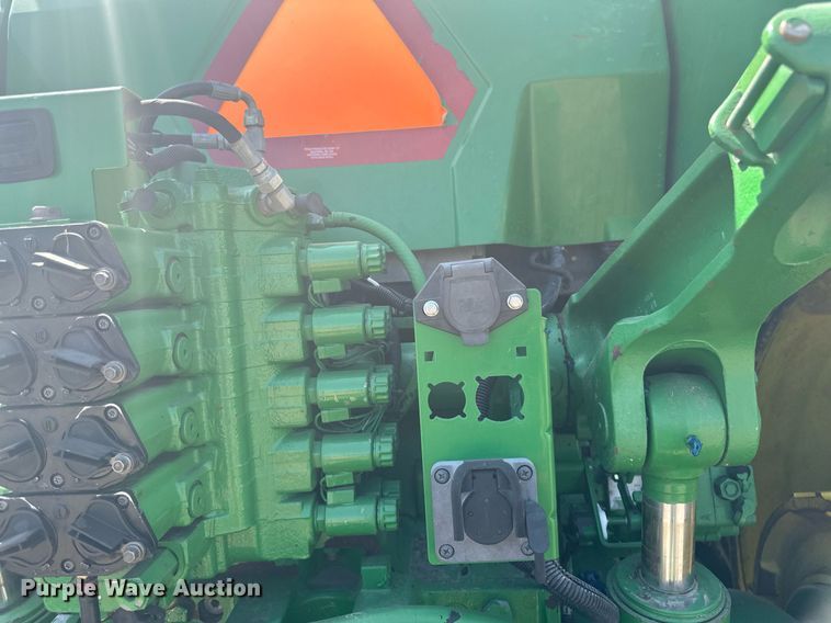 image for item EB2690 2004 John Deere 8520T tractor