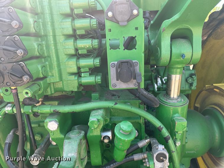 image for item EB2690 2004 John Deere 8520T tractor