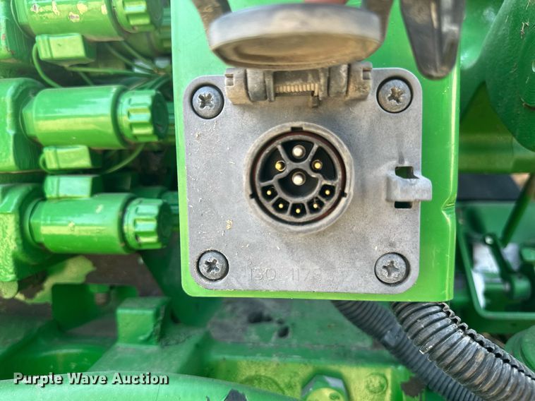 image for item EB2690 2004 John Deere 8520T tractor