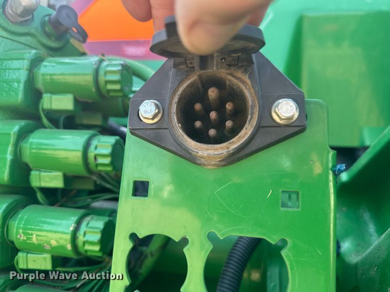 image for item EB2690 2004 John Deere 8520T tractor