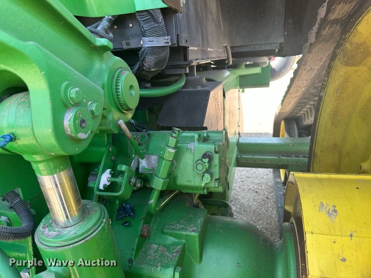 image for item EB2690 2004 John Deere 8520T tractor