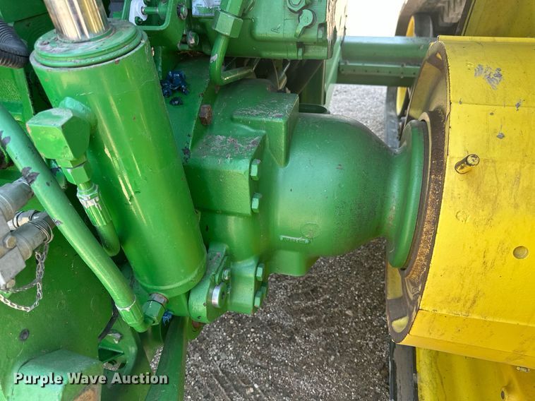 image for item EB2690 2004 John Deere 8520T tractor