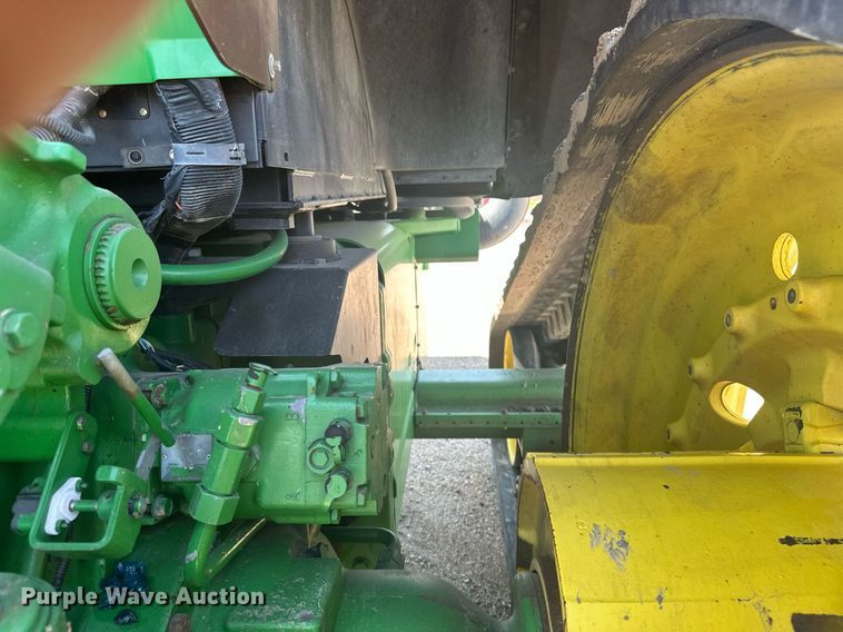 image for item EB2690 2004 John Deere 8520T tractor