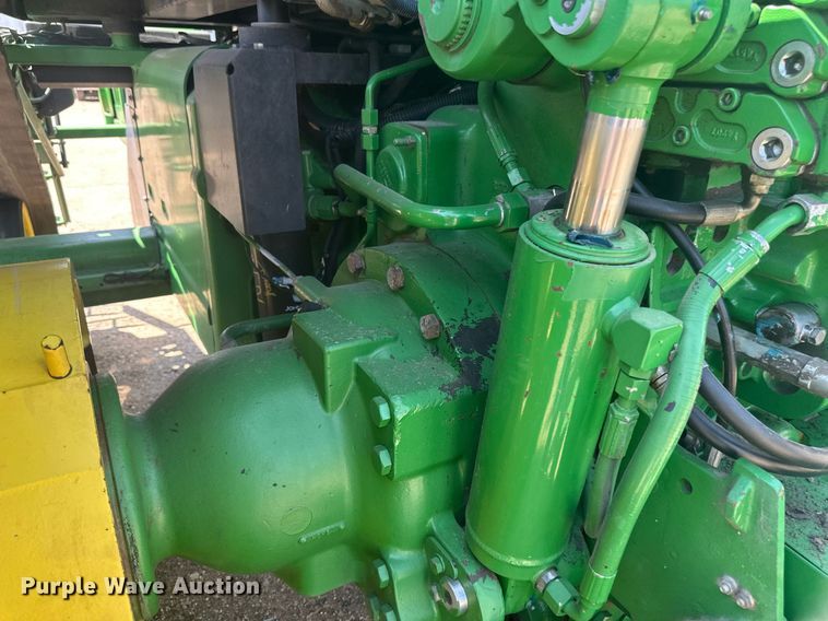 image for item EB2690 2004 John Deere 8520T tractor