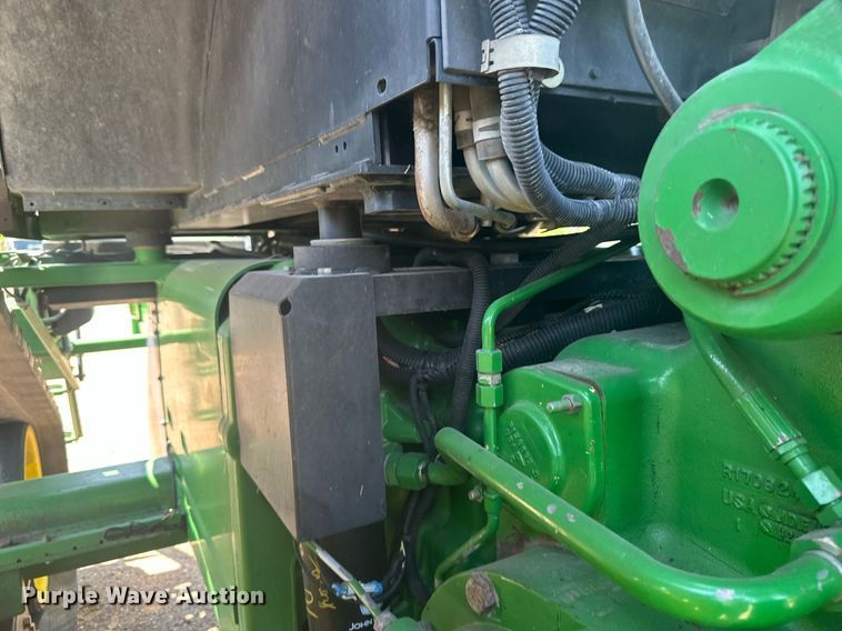 image for item EB2690 2004 John Deere 8520T tractor