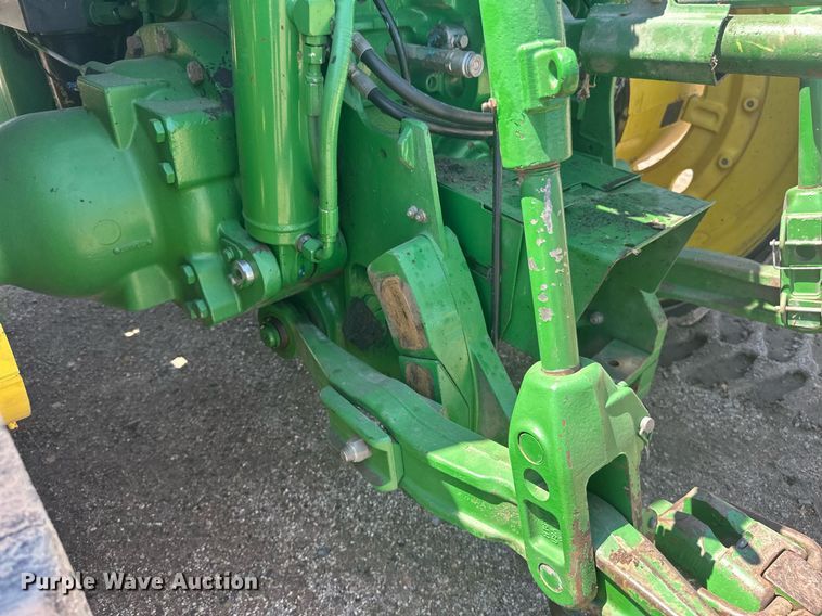 image for item EB2690 2004 John Deere 8520T tractor