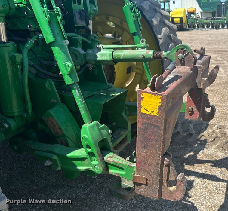 image for item EB2690 2004 John Deere 8520T tractor