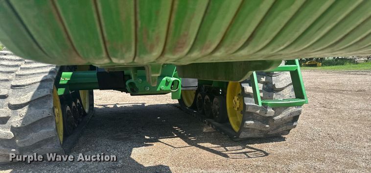 image for item EB2690 2004 John Deere 8520T tractor