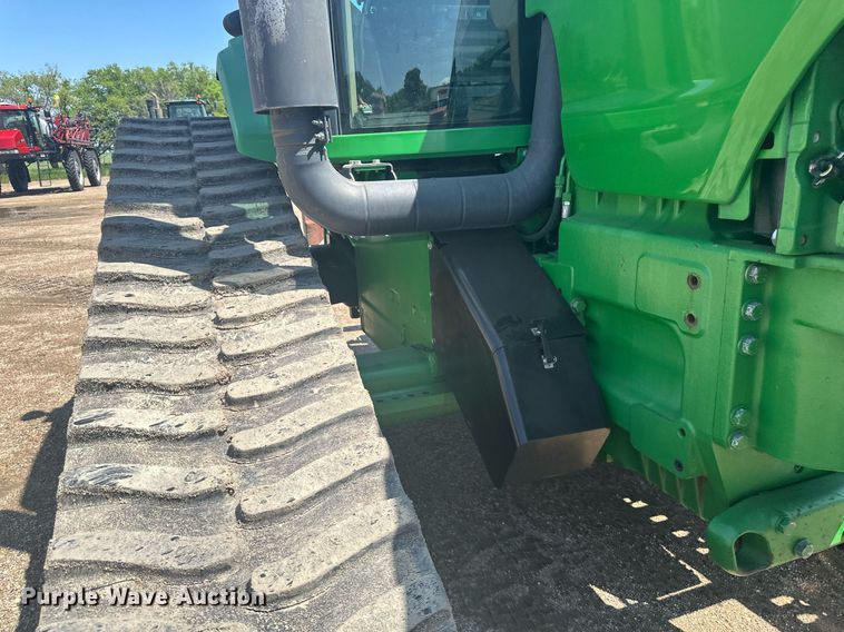 image for item EB2690 2004 John Deere 8520T tractor