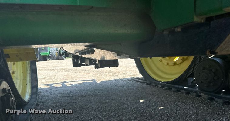 image for item EB2690 2004 John Deere 8520T tractor