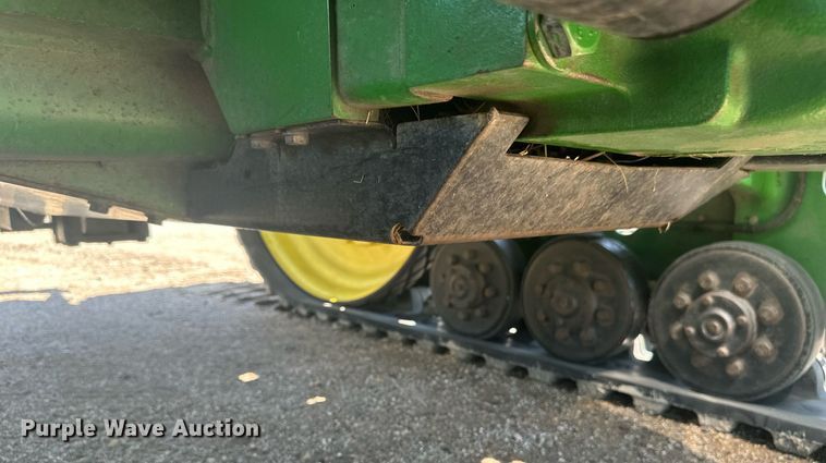 image for item EB2690 2004 John Deere 8520T tractor