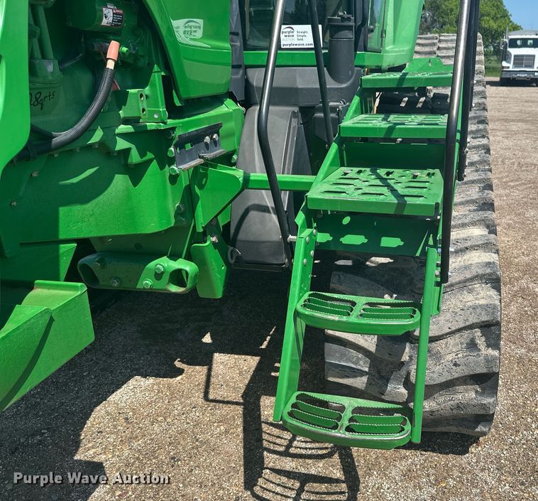 image for item EB2690 2004 John Deere 8520T tractor