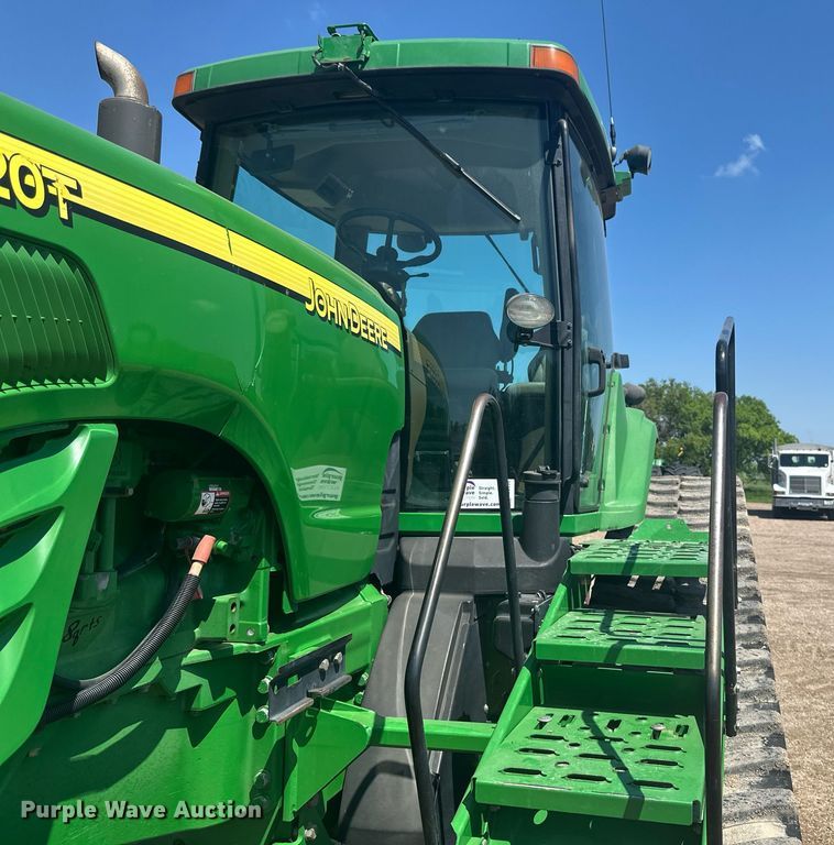 image for item EB2690 2004 John Deere 8520T tractor