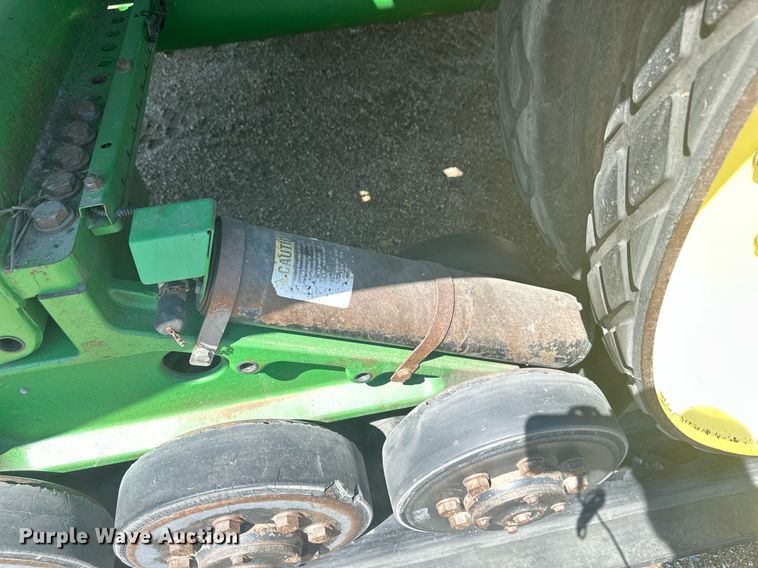 image for item EB2690 2004 John Deere 8520T tractor