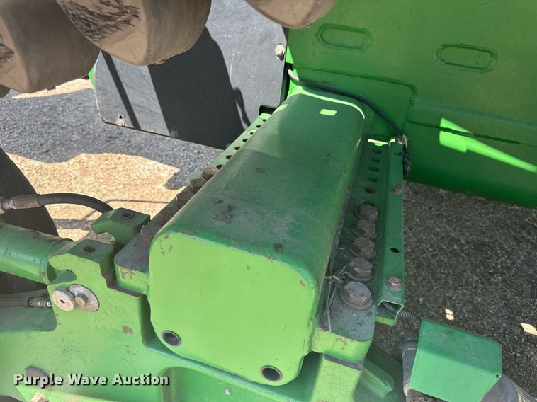 image for item EB2690 2004 John Deere 8520T tractor