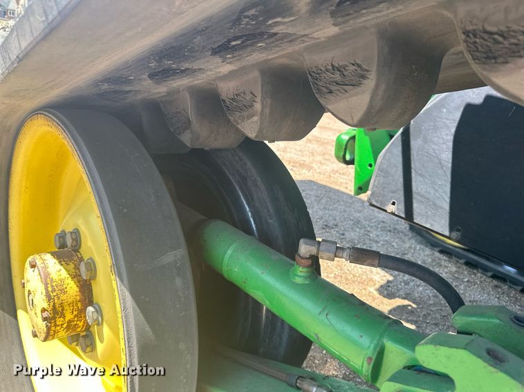 image for item EB2690 2004 John Deere 8520T tractor