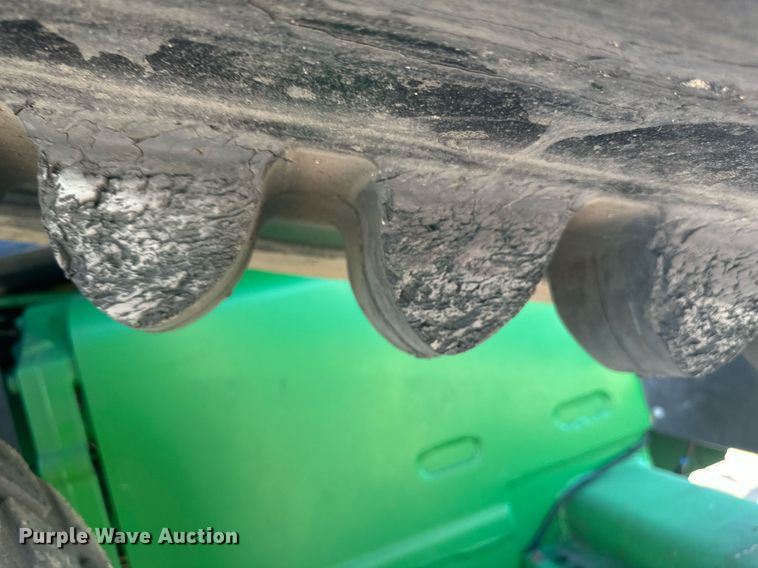 image for item EB2690 2004 John Deere 8520T tractor