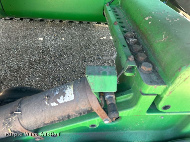 image for item EB2690 2004 John Deere 8520T tractor