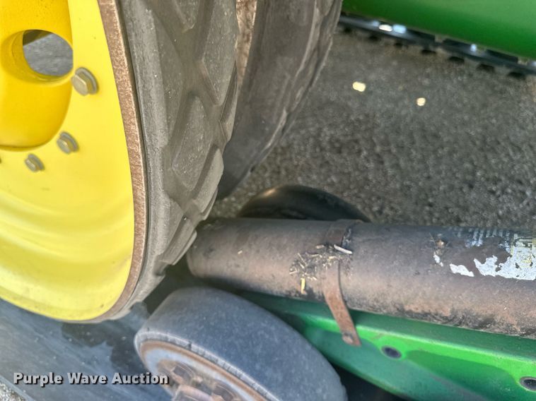 image for item EB2690 2004 John Deere 8520T tractor