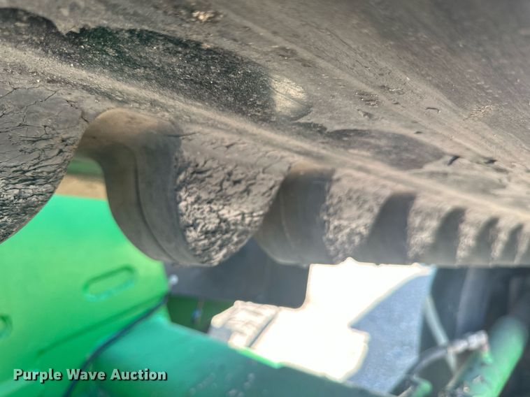 image for item EB2690 2004 John Deere 8520T tractor