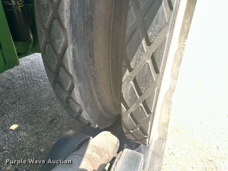 image for item EB2690 2004 John Deere 8520T tractor