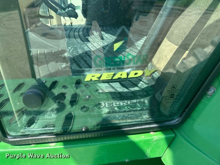 image for item EB2690 2004 John Deere 8520T tractor