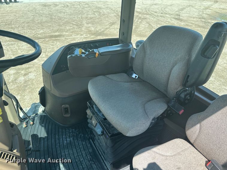 image for item EB2690 2004 John Deere 8520T tractor