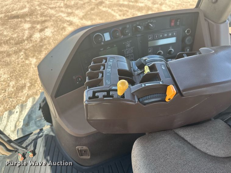 image for item EB2690 2004 John Deere 8520T tractor