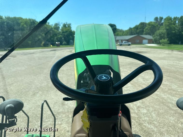 image for item EB2690 2004 John Deere 8520T tractor