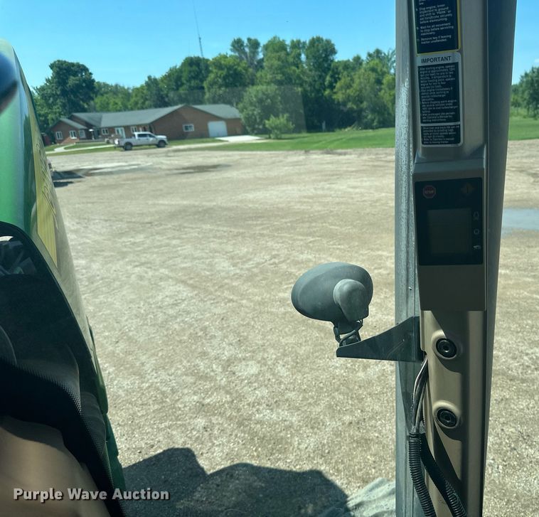 image for item EB2690 2004 John Deere 8520T tractor