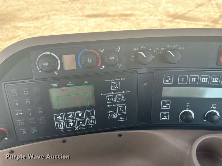 image for item EB2690 2004 John Deere 8520T tractor