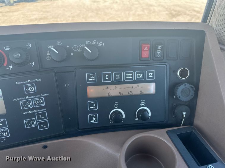 image for item EB2690 2004 John Deere 8520T tractor