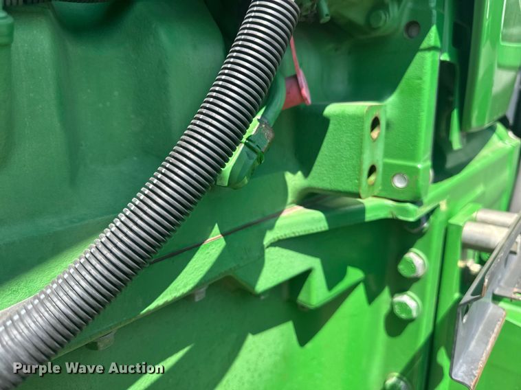 image for item EB2690 2004 John Deere 8520T tractor