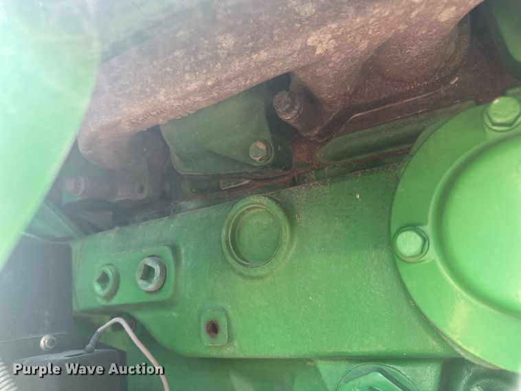 image for item EB2690 2004 John Deere 8520T tractor