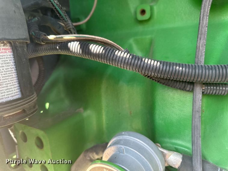 image for item EB2690 2004 John Deere 8520T tractor