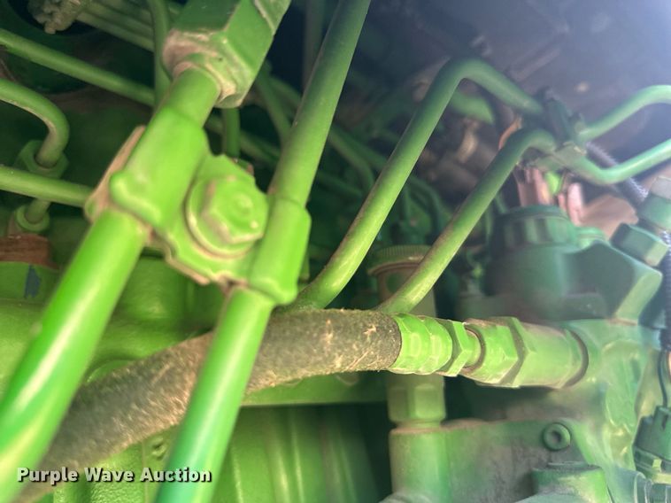 image for item EB2690 2004 John Deere 8520T tractor