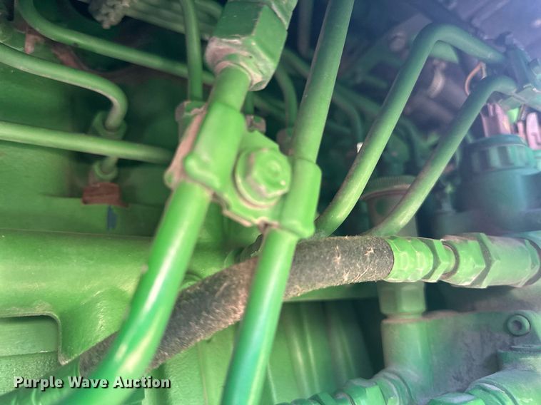 image for item EB2690 2004 John Deere 8520T tractor