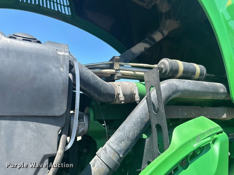 image for item EB2690 2004 John Deere 8520T tractor