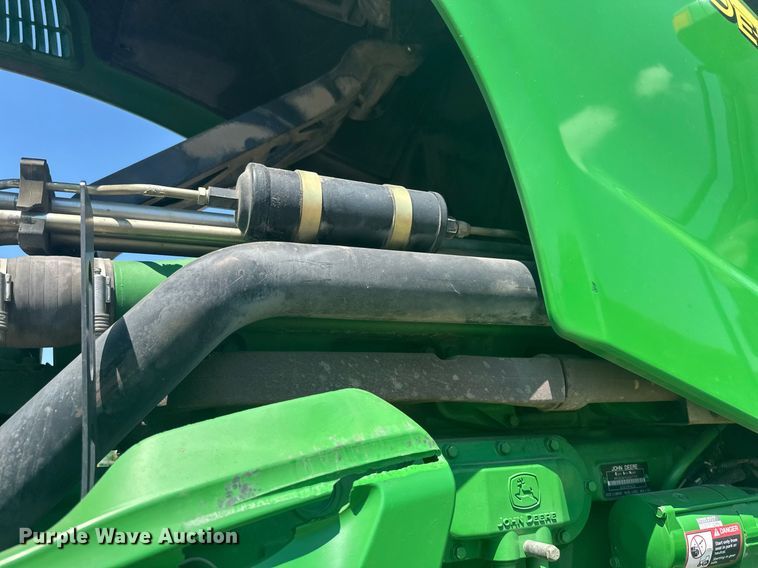 image for item EB2690 2004 John Deere 8520T tractor