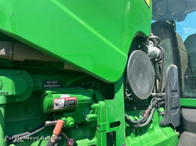 image for item EB2690 2004 John Deere 8520T tractor