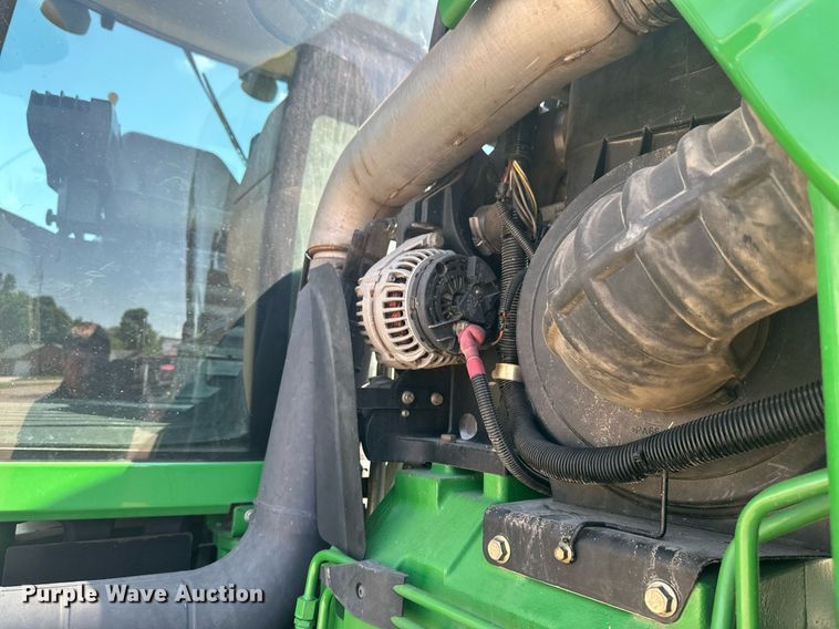 image for item EB2690 2004 John Deere 8520T tractor