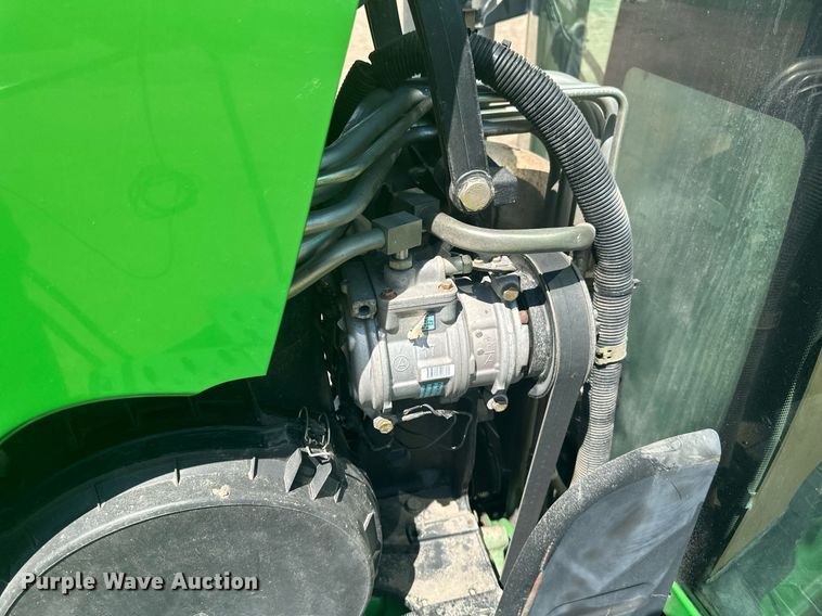 image for item EB2690 2004 John Deere 8520T tractor