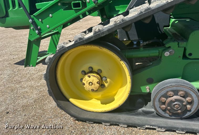 image for item EB2690 2004 John Deere 8520T tractor