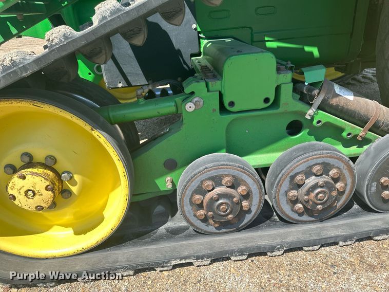 image for item EB2690 2004 John Deere 8520T tractor