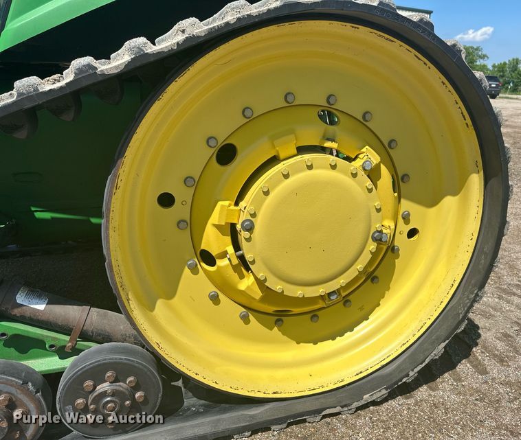 image for item EB2690 2004 John Deere 8520T tractor