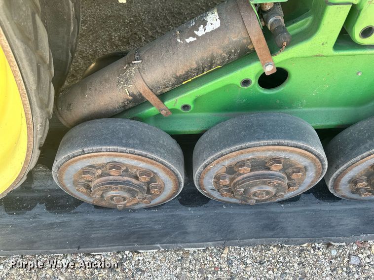 image for item EB2690 2004 John Deere 8520T tractor