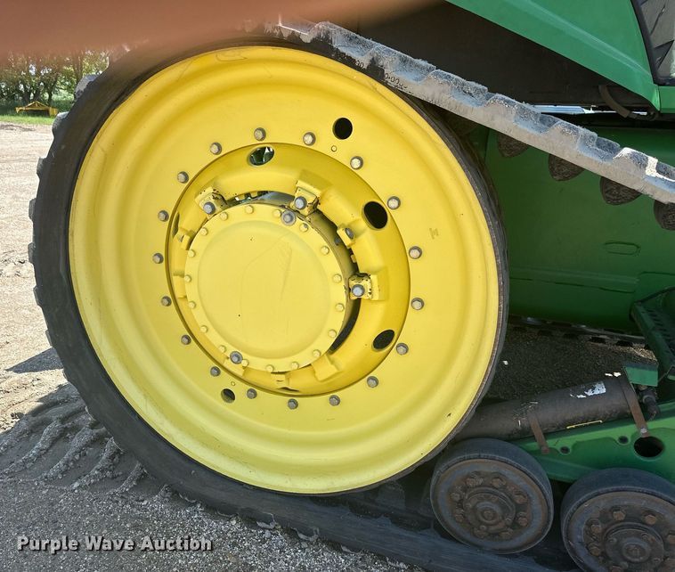 image for item EB2690 2004 John Deere 8520T tractor